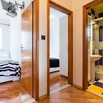 The Big Chill - Three Bedroom With Terrace, Balcony And Jacuzzi Apartman *