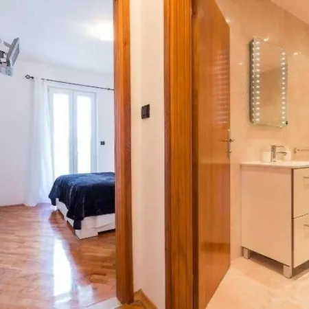 Apartman The Big Chill - Three Bedroom With Terrace, Balcony And Jacuzzi