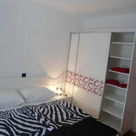 The Big Chill - Three Bedroom With Terrace, Balcony And Jacuzzi Lägenhet Dubrovnik