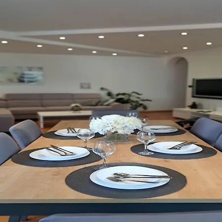 The Big Chill - Three Bedroom With Terrace, Balcony And Jacuzzi Appartement