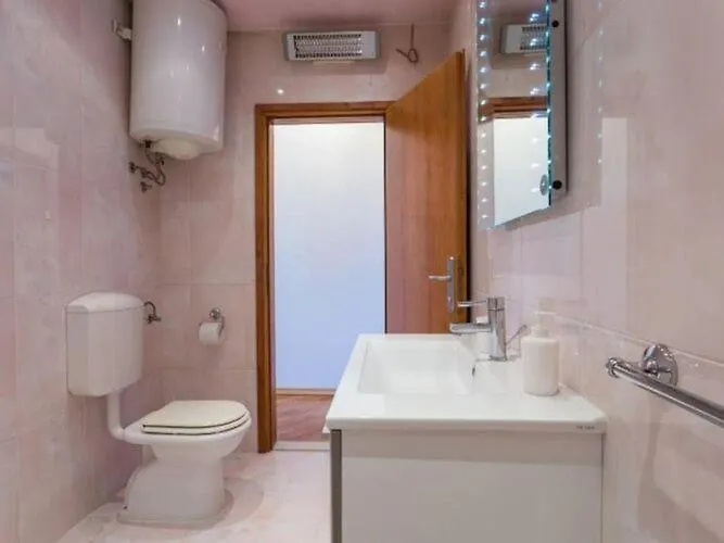 The Big Chill - Three Bedroom With Terrace, Balcony And Jacuzzi * Dubrownik
