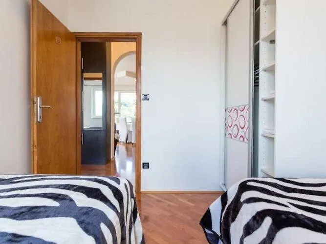The Big Chill - Three Bedroom With Terrace, Balcony And Jacuzzi 두브로브니크