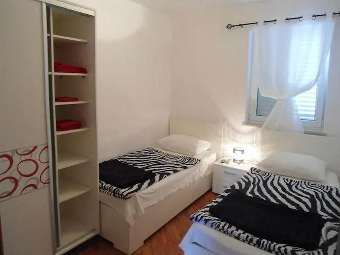 The Big Chill - Three Bedroom With Terrace, Balcony And Jacuzzi