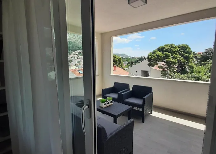 The Big Chill - Three Bedroom With Terrace, Balcony And Jacuzzi