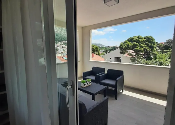 The Big Chill - Three Bedroom With Terrace, Balcony And Jacuzzi * Dubrownik