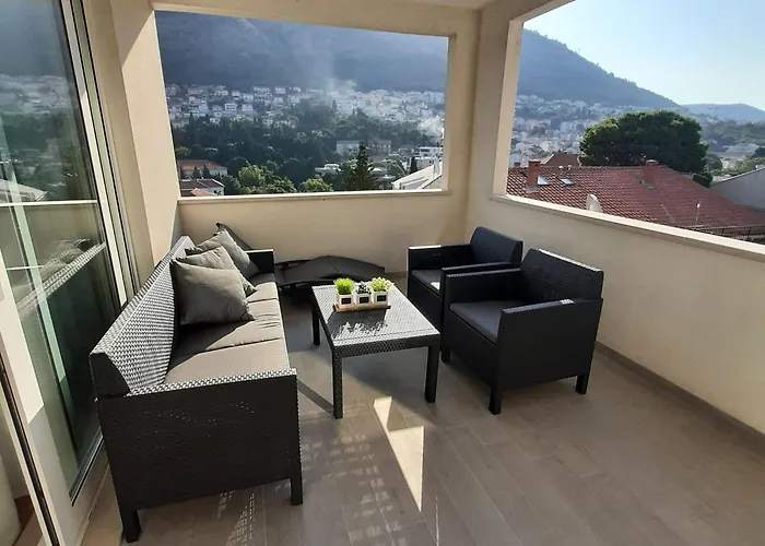 The Big Chill - Three Bedroom With Terrace, Balcony And Jacuzzi Apartament Dubrownik