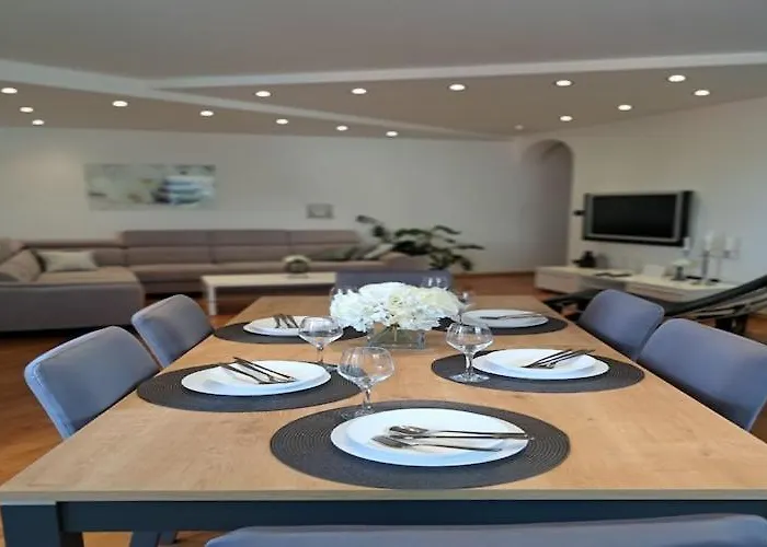 The Big Chill - Three Bedroom With Terrace, Balcony And Jacuzzi شقة