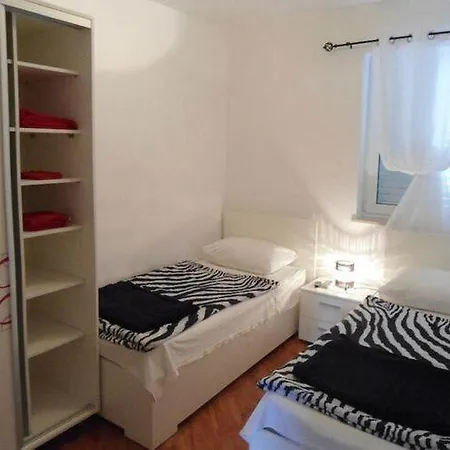 The Big Chill - Three Bedroom With Terrace, Balcony And Jacuzzi