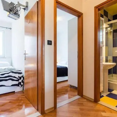 The Big Chill - Three Bedroom With Terrace, Balcony And Jacuzzi Apartament *