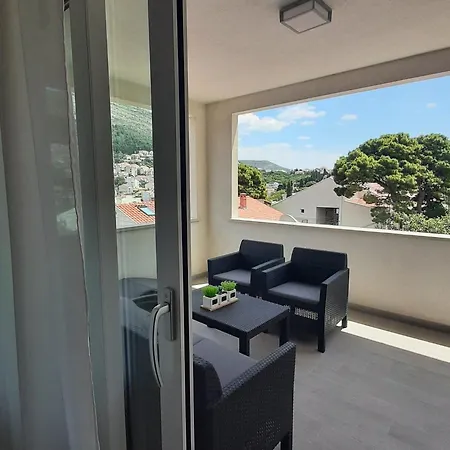 The Big Chill - Three Bedroom With Terrace, Balcony And Jacuzzi