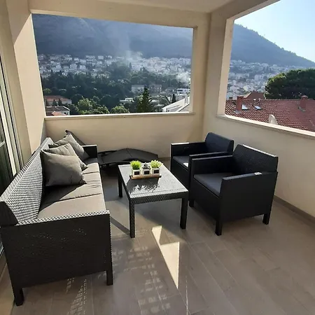 The Big Chill - Three Bedroom With Terrace, Balcony And Jacuzzi Apartament Dubrownik