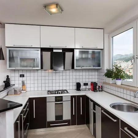 The Big Chill - Three Bedroom With Terrace, Balcony And Jacuzzi Apartmán *